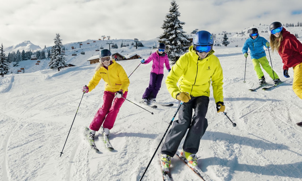 Skifahrer im snow space Flachau