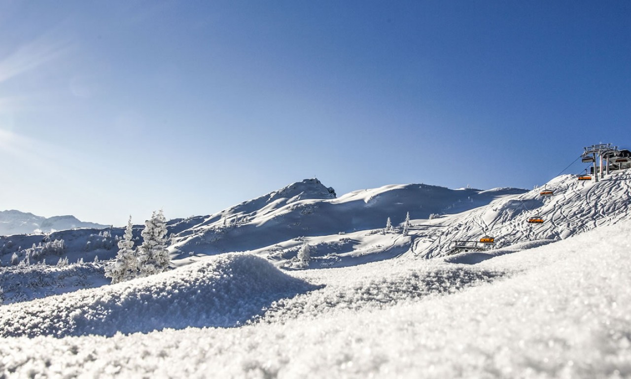 Verschneite Berglandschaft in Flachau